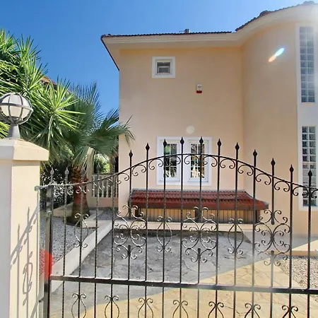 فيلة Uemit Villa